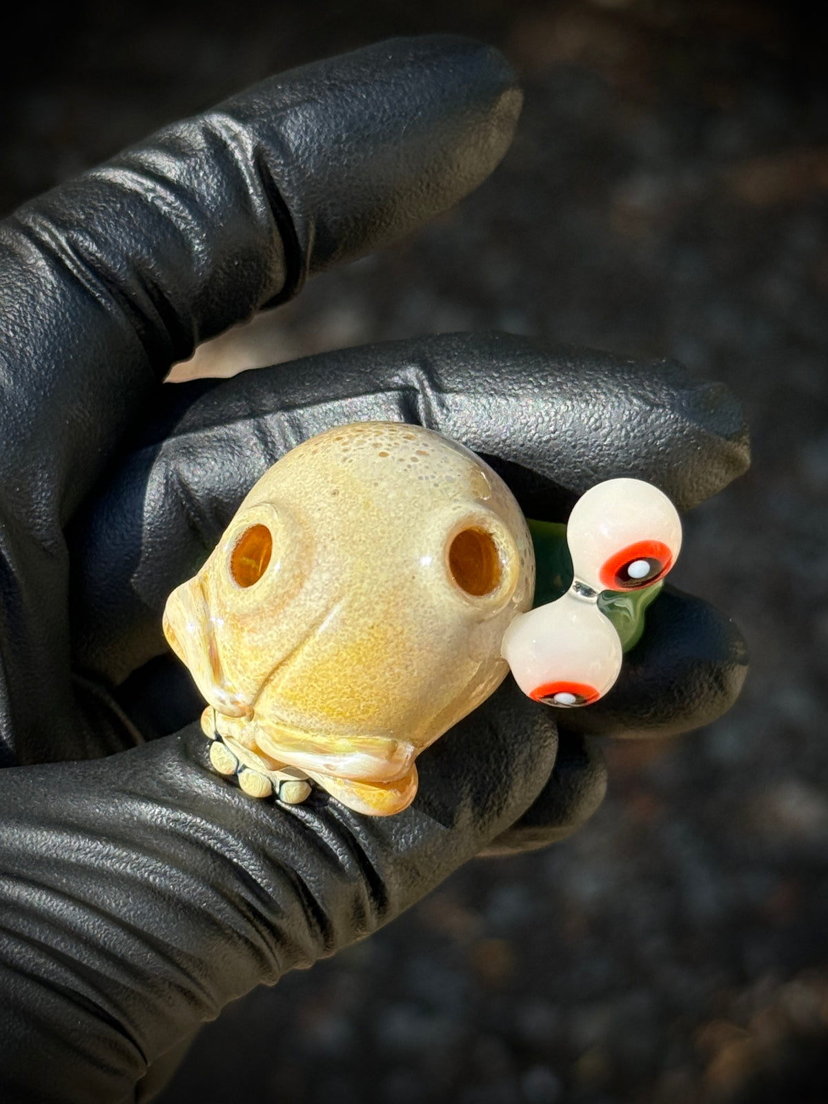 π Skull Shell Gary Pendant
