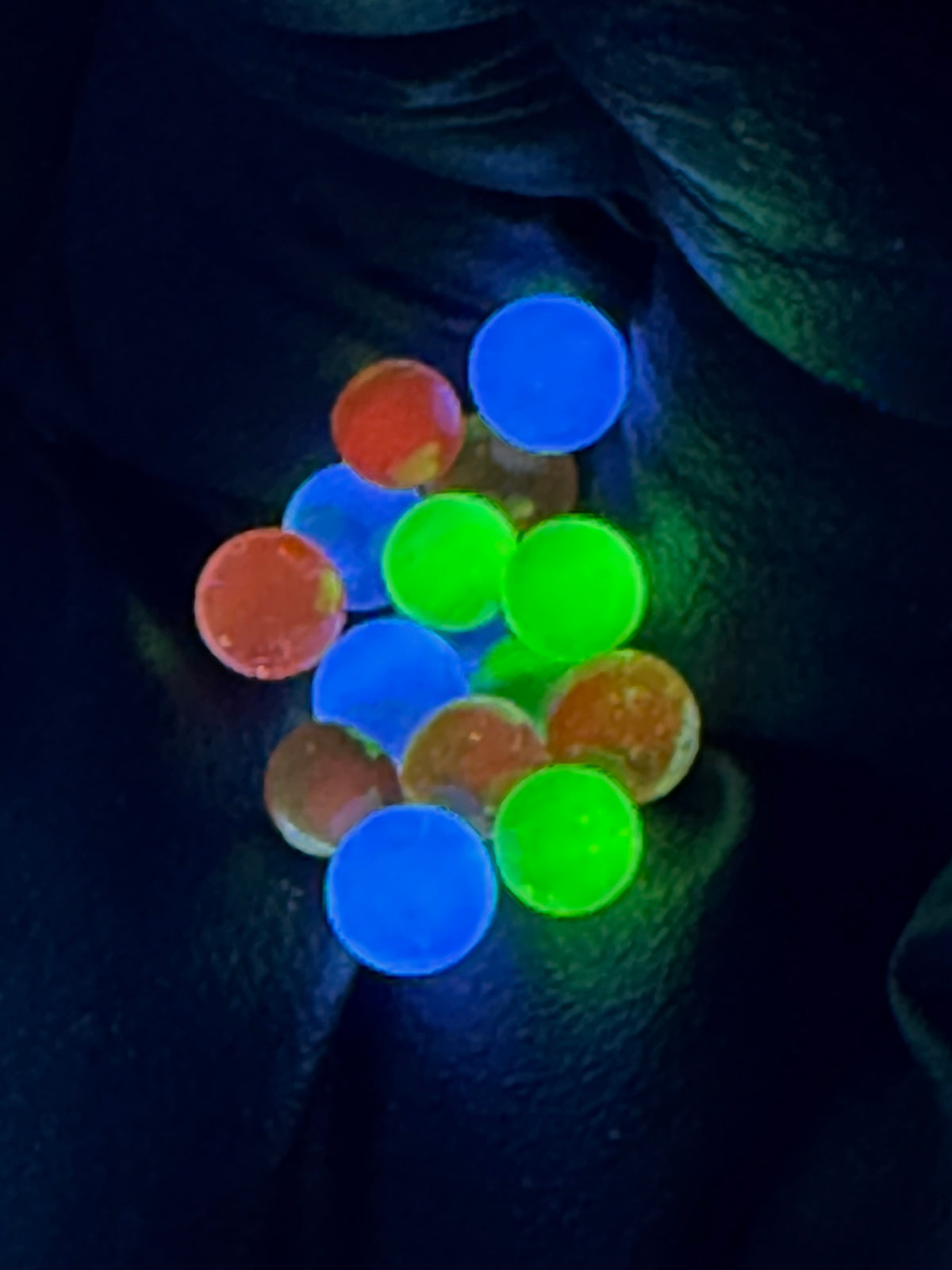 ☄️UV Reactive Pearls